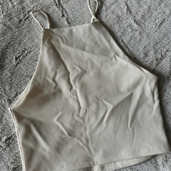 Ribbed contour cropped top - Picture 3 of 4